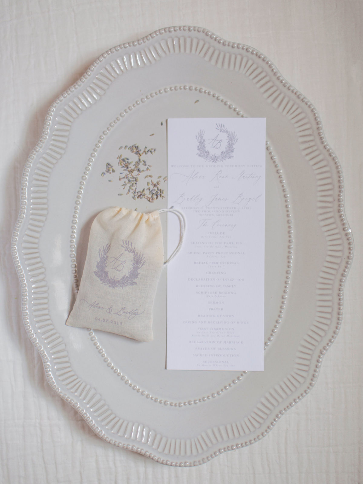 Reception-Details-Weston-Red-Barn-Farm-Kansas-City-|-Blue-Bouquet-Kansas-City-Wedding-Florist