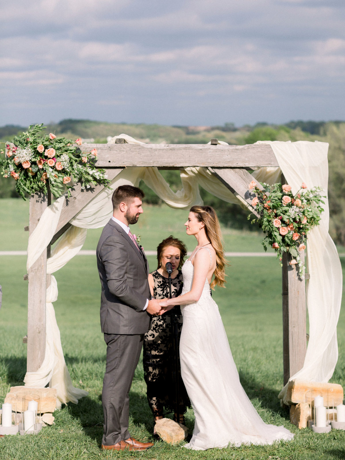 Wedding-Ceremony-Weston-Red-Barn-Farm-Kansas-City-|-Blue-Bouquet-Kansas-City-Wedding-Florist